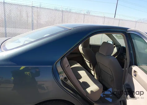 2005 Toyota Camry Le z USA, uszkodzony, nr VIN 4T1BE32K65U058698